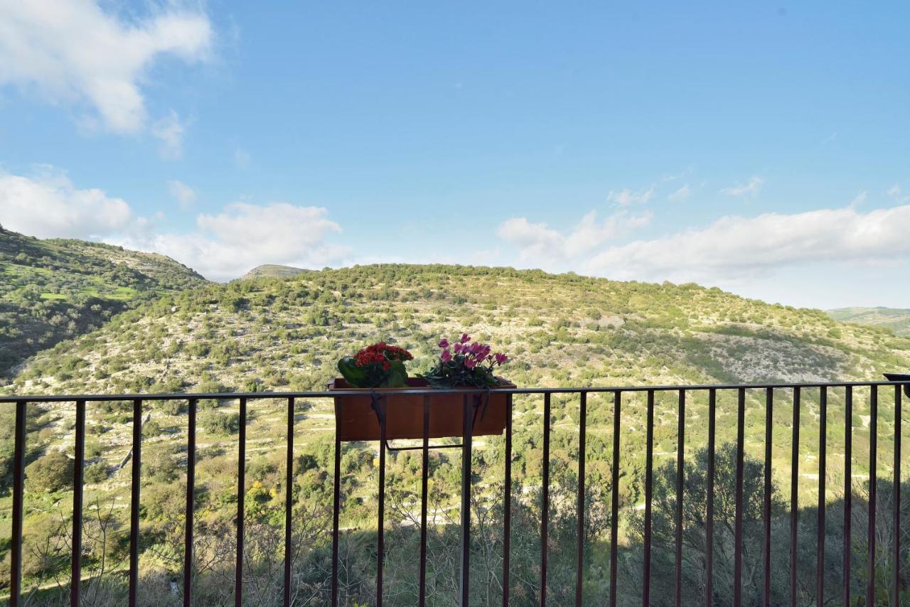 Le Luci Su Ibla - Ospitalita Con Vista Bed & Breakfast Ragusa Exterior photo